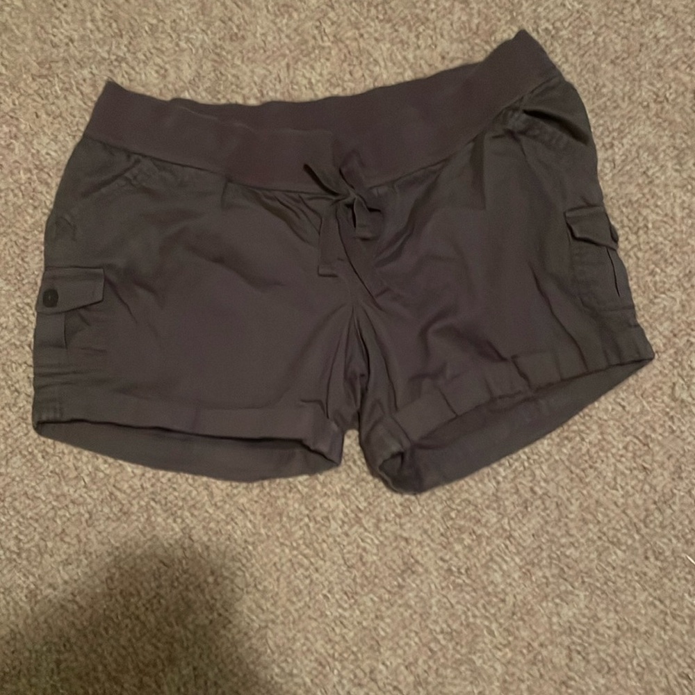 Old Navy Maternity Shorts Size Medium.